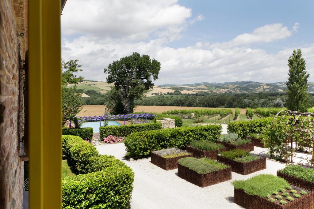 Tenuta Santi Giacomo e Filippo - I Sapori del Duca Marche Tenuta Santi Giacomo e Filippo