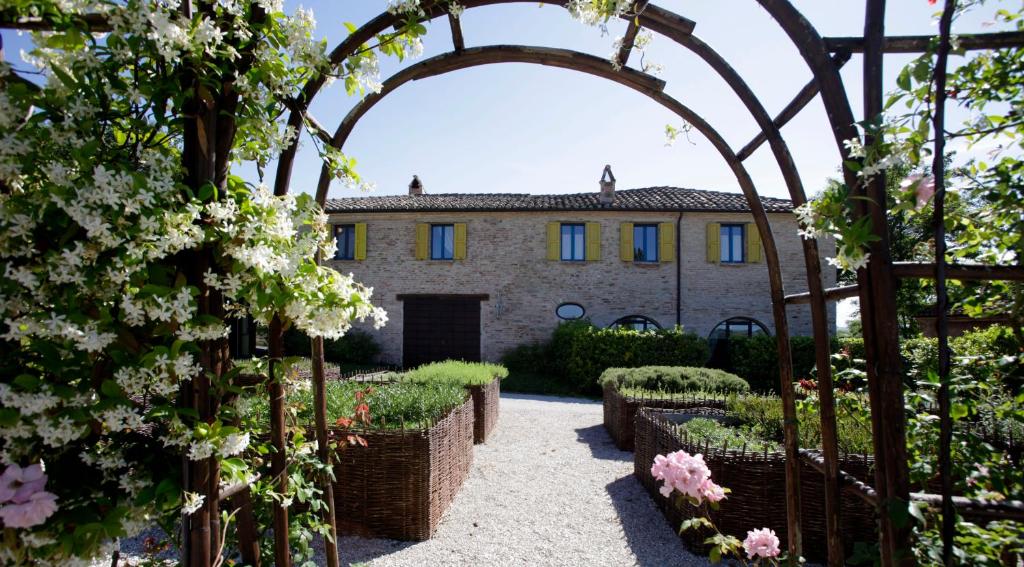 Tenuta Santi Giacomo e Filippo - Il Wine Tour in e-bike Marche Tenuta Santi Giacomo e Filippo
