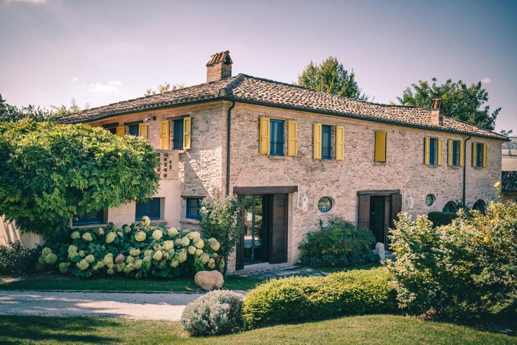 Tenuta Santi Giacomo e Filippo - Le Annate Marche Tenuta Santi Giacomo e Filippo