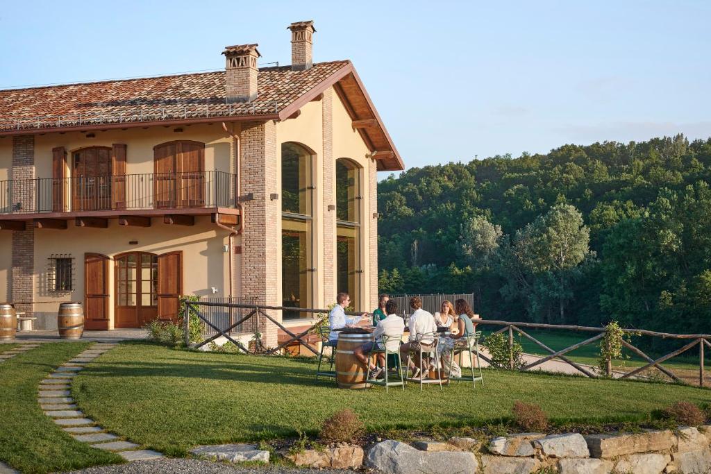 Cascina Binè - Soggiorno & Cena in Cantina Piemonte Cascina Binè