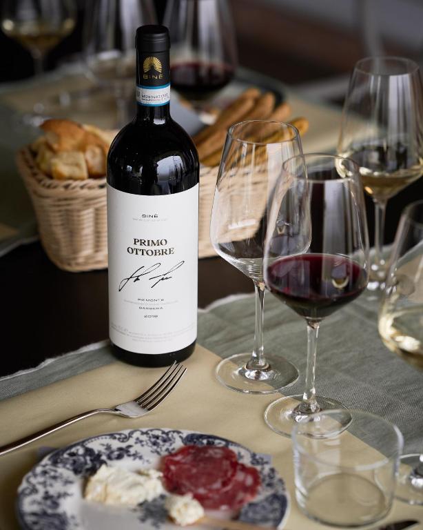 Cascina Binè - Soggiorno & Cena in Cantina Piemonte Cascina Binè