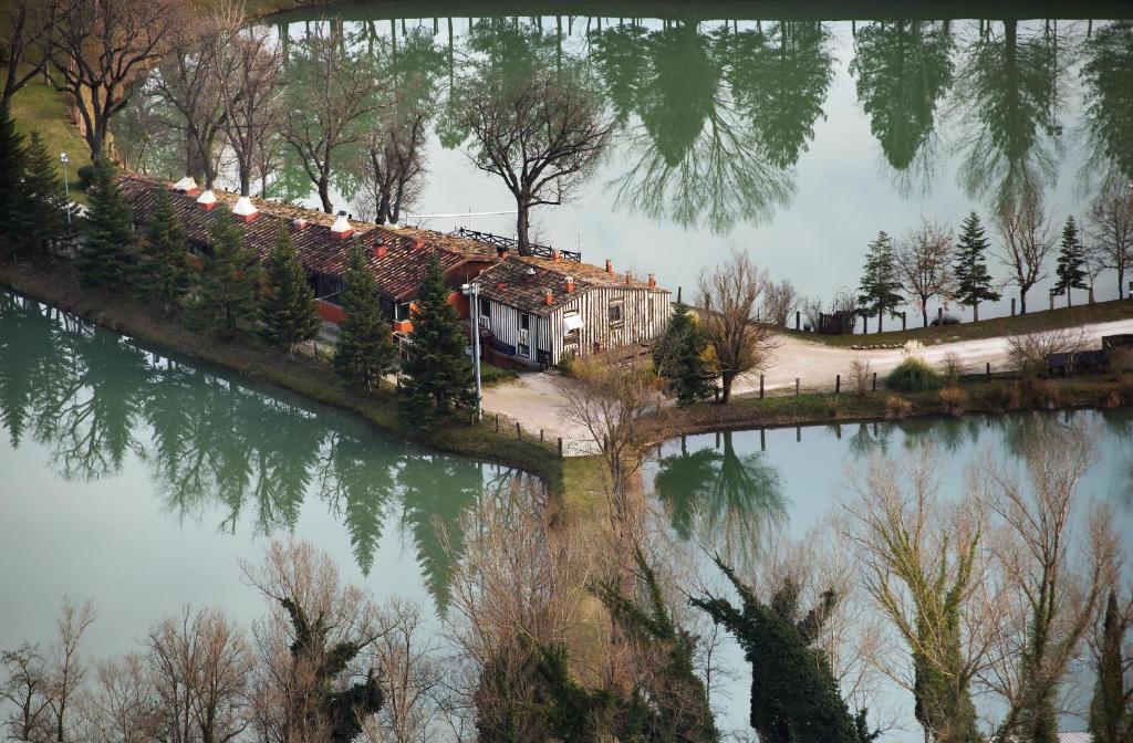 Tenuta Santi Giacomo e Filippo - Le Annate Marche Tenuta Santi Giacomo e Filippo